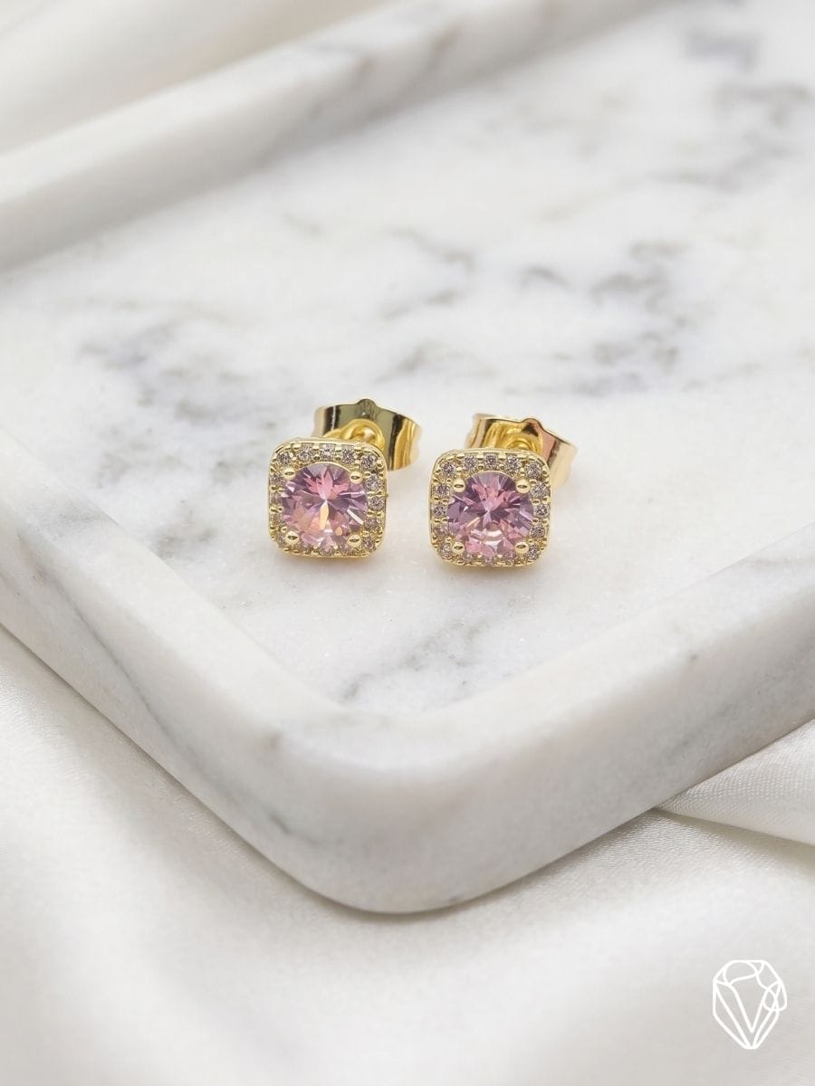 Aretes Cuadrados con Circonia Rosa — Oro Laminado Americano | Varelis