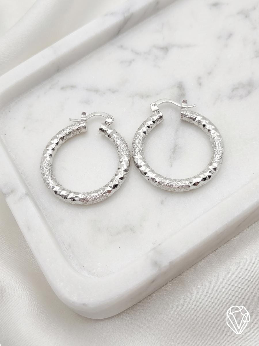 Aretes Argolla Diamantada Grande — Oro Laminado Americano | Varelis