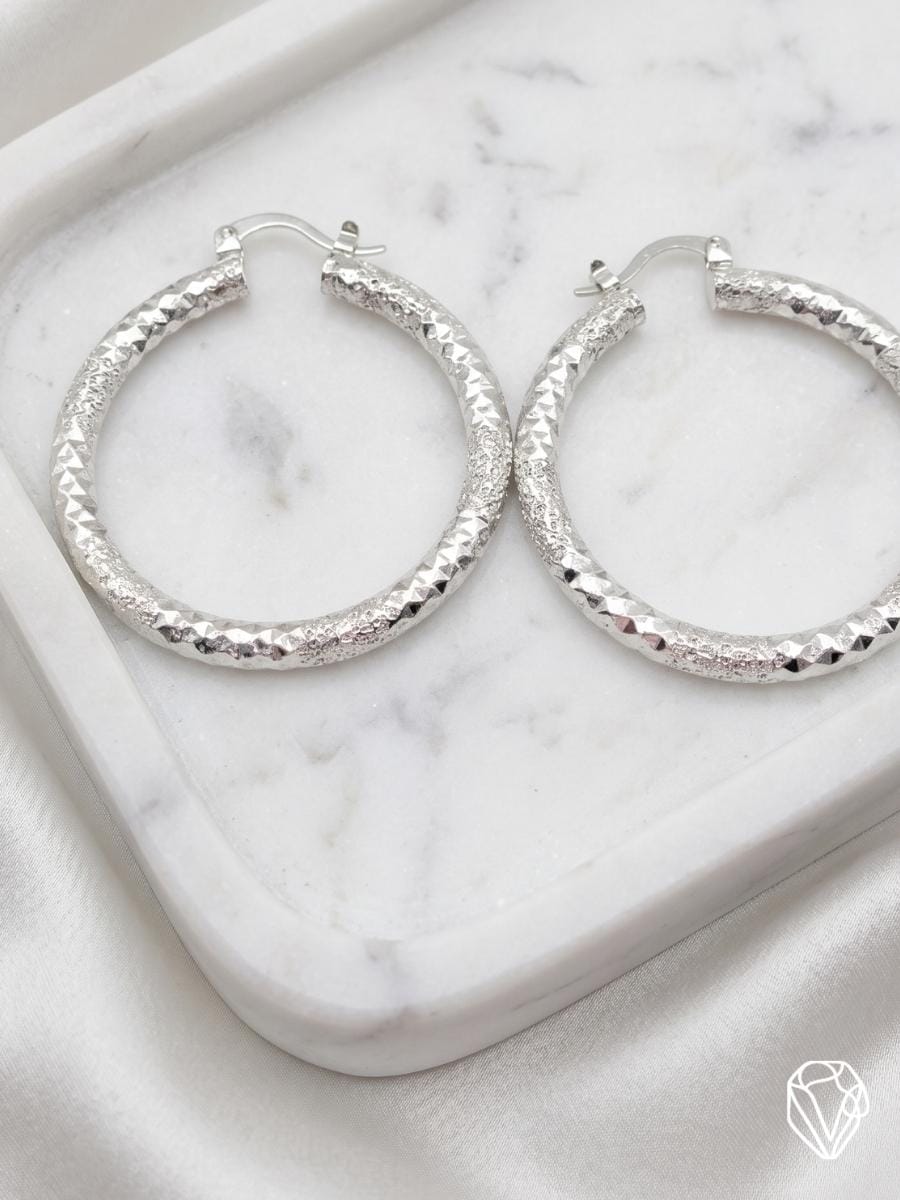 Aretes de Argolla Diamantada — Oro Laminado Americano | Varelis