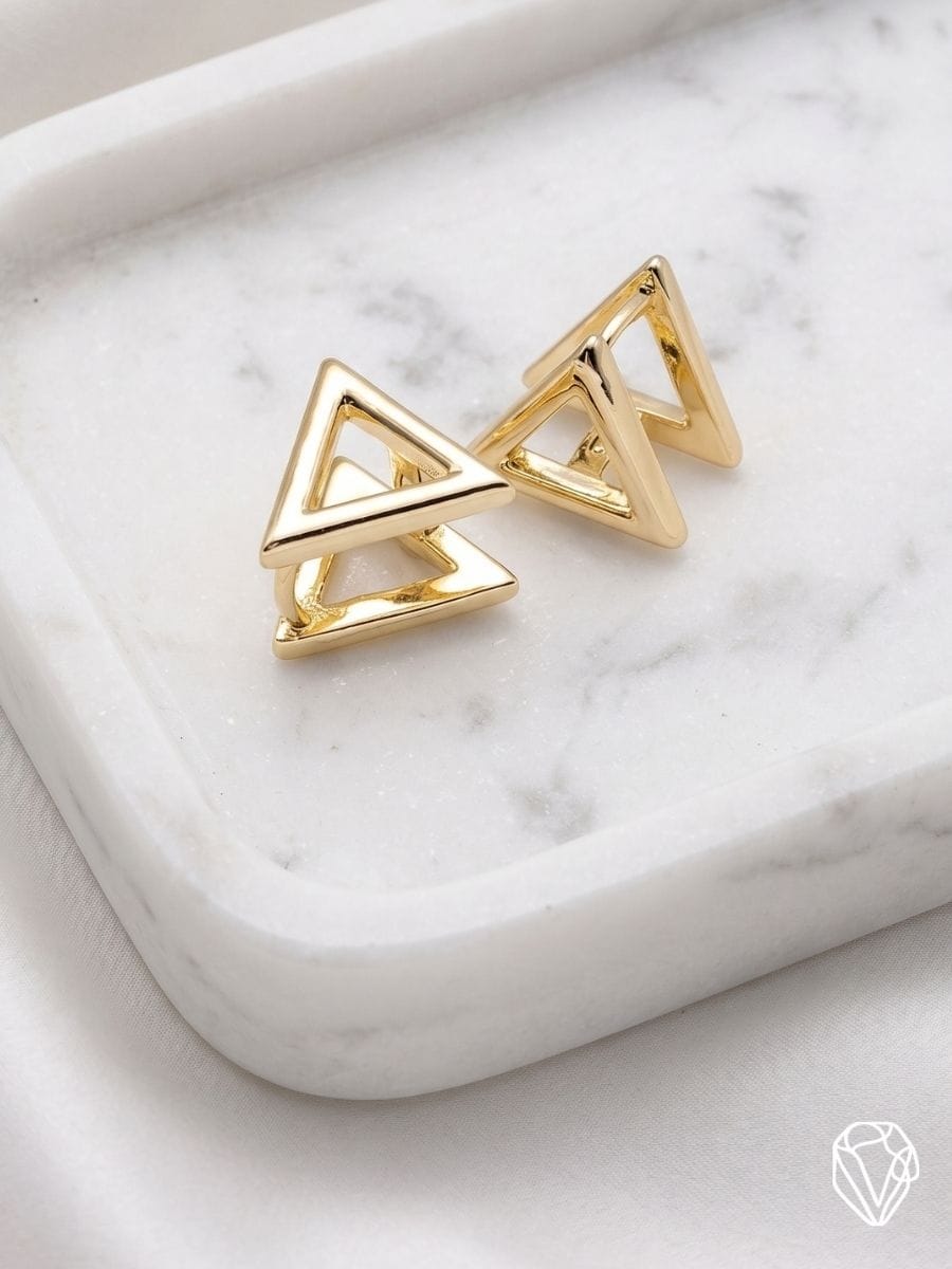 Aretes Triángulo — Oro Laminado Americano | Varelis
