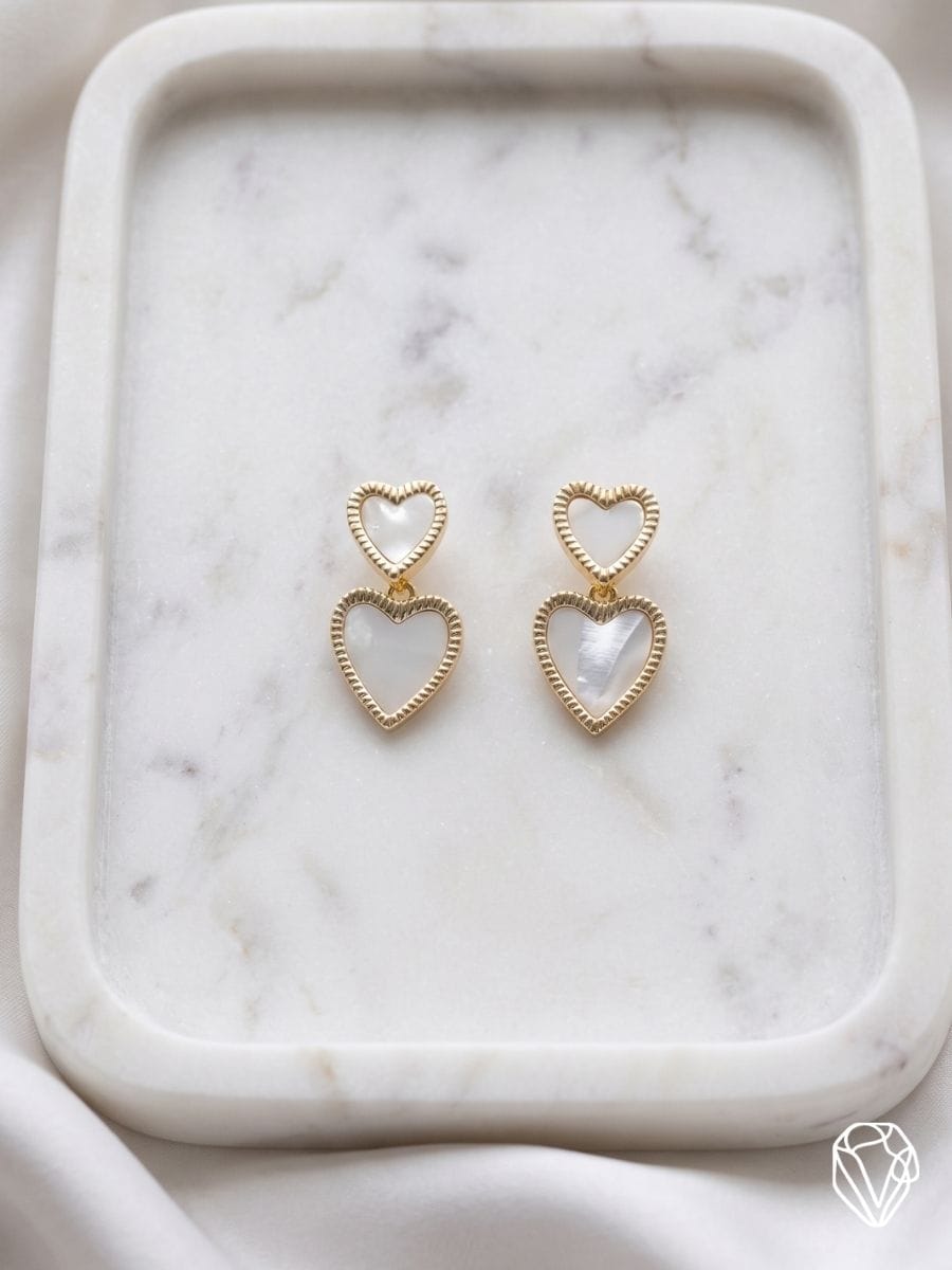 Aretes Corazón Nácar — Oro Laminado Americano | Varelis