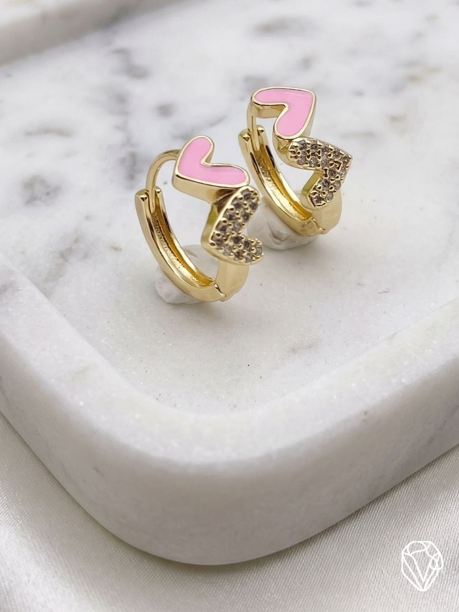 Aretes Corazón Rosa — Oro Laminado Americano | Varelis