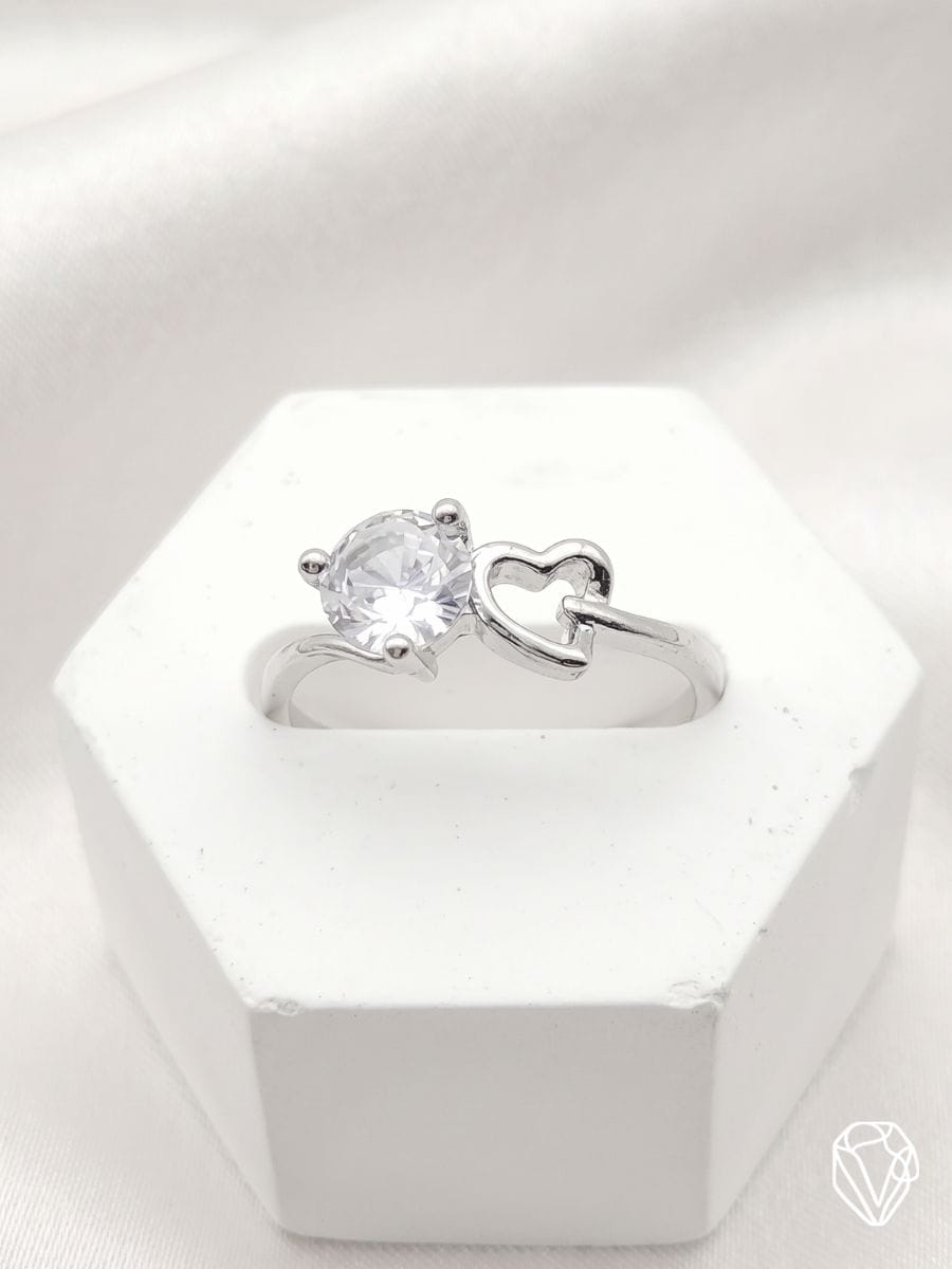 Anillo Ajustable Solitario Corazón — Oro Laminado Americano | Varelis