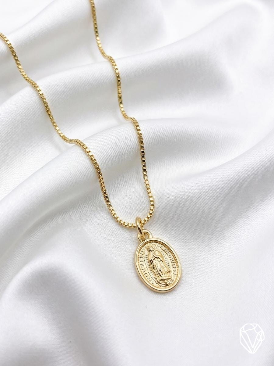 Dije Guadalupe — Oro Laminado Americano | Varelis
