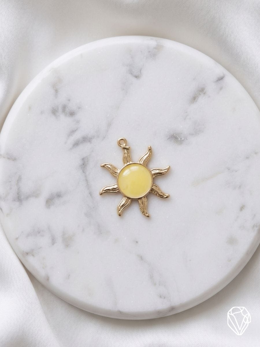 Dije Sol "Radiant Essence" — Oro Laminado Americano | Varelis Joyería